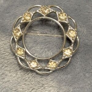 Vintage Sara Coventry silver tone floral ring Brooch with Rhinestones